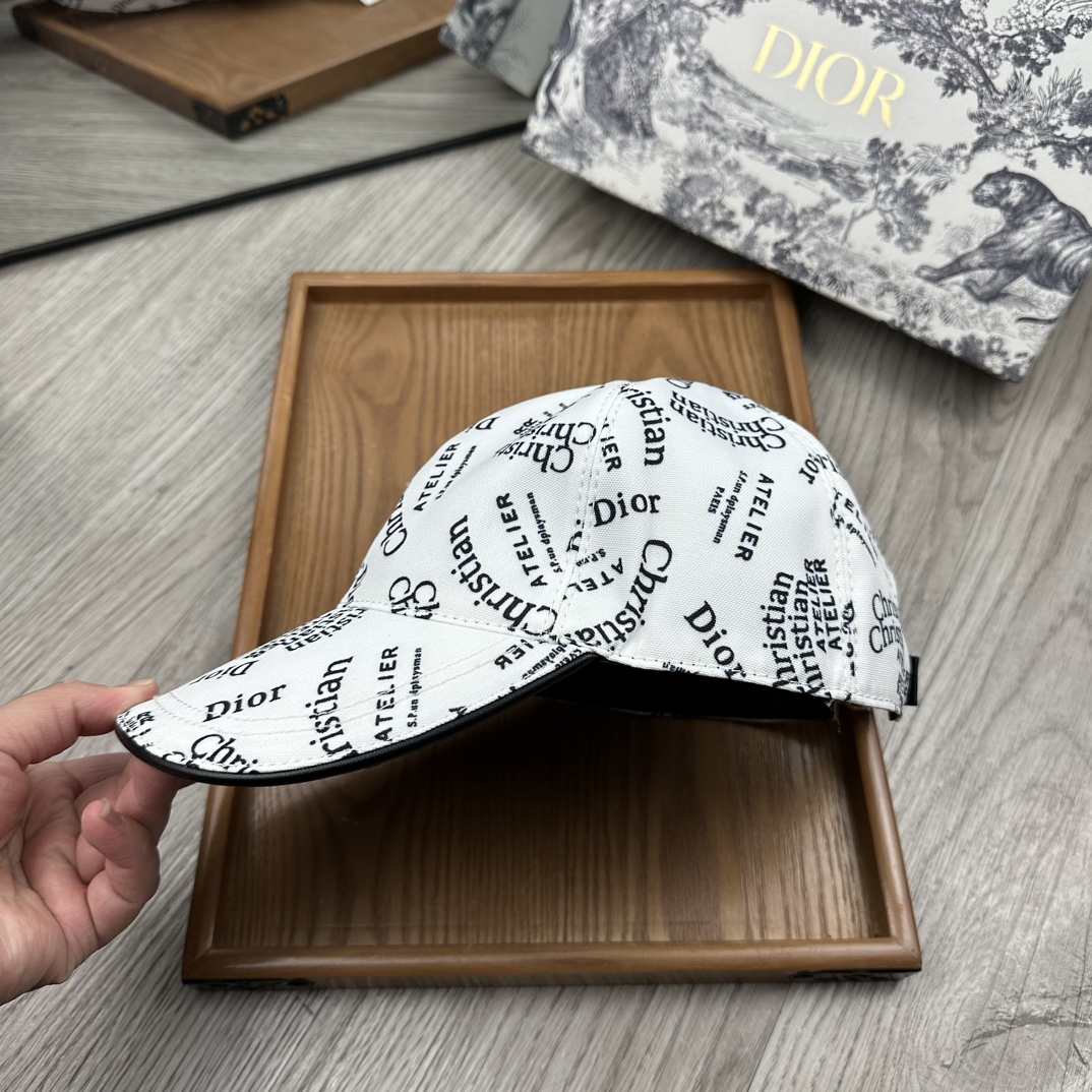 “High-End Fashion Hats: Handcrafted with Oxford Material and Cow Skin” - 图片 7