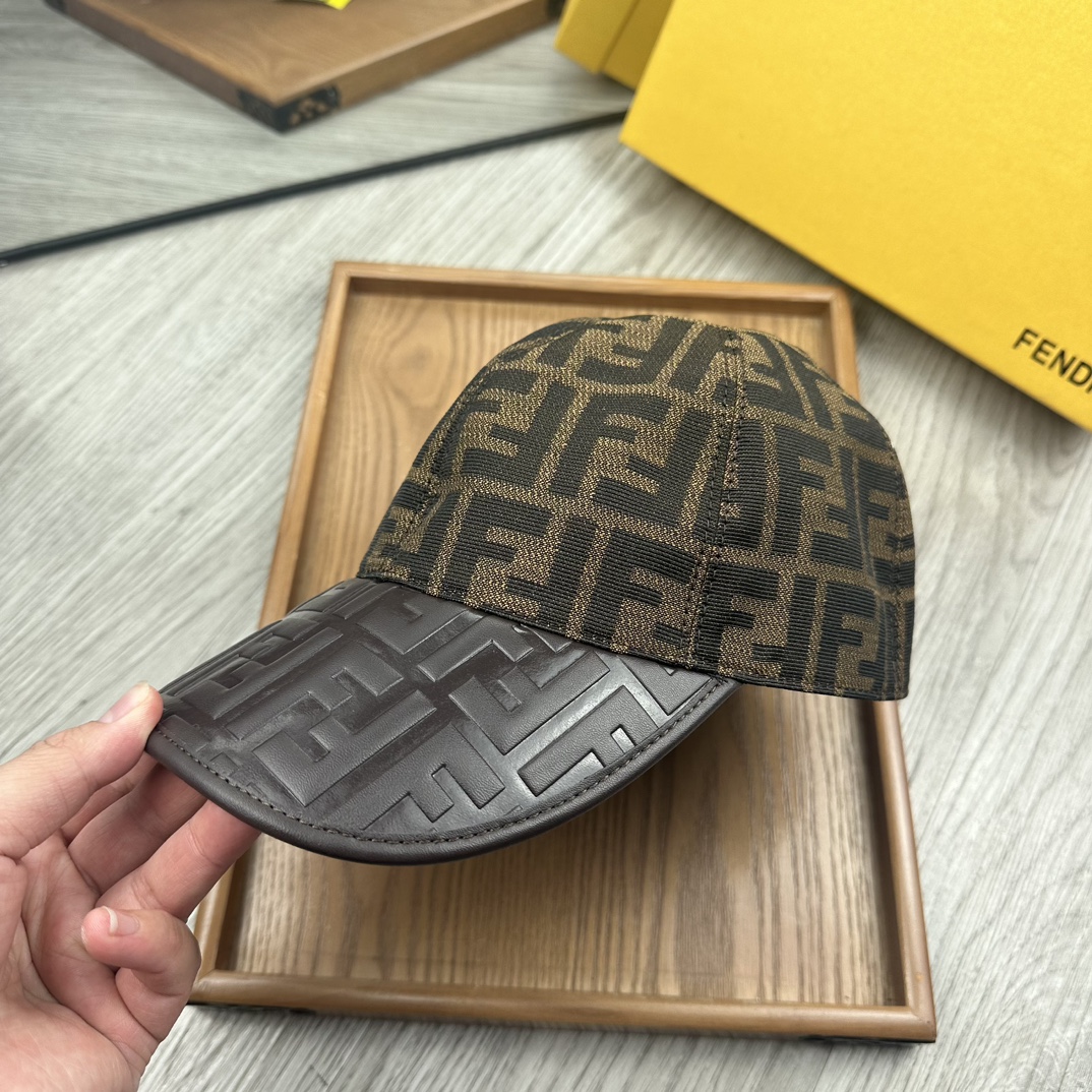 “High-End Fashion: Handcrafted Leather Hats with Oxford Material and Cow Skin” - 图片 9