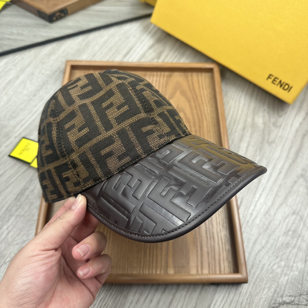 “High-End Fashion: Handcrafted Leather Hats with Oxford Material and Cow Skin” - 图片 5