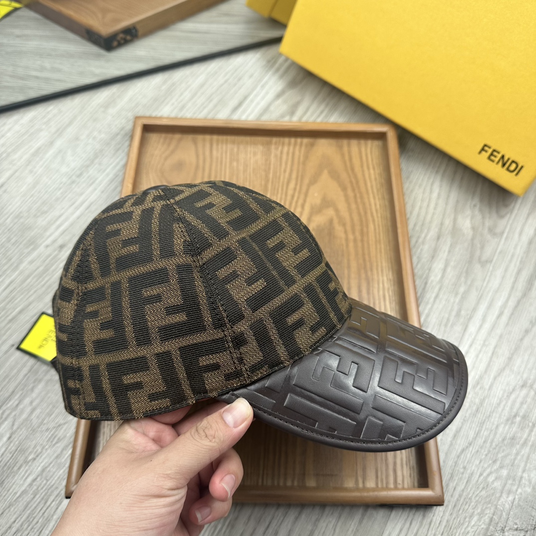 “High-End Fashion: Handcrafted Leather Hats with Oxford Material and Cow Skin” - 图片 6