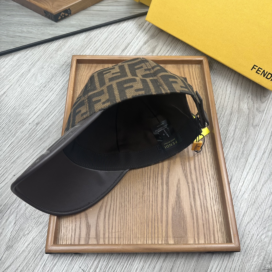 “High-End Fashion: Handcrafted Leather Hats with Oxford Material and Cow Skin” - 图片 8