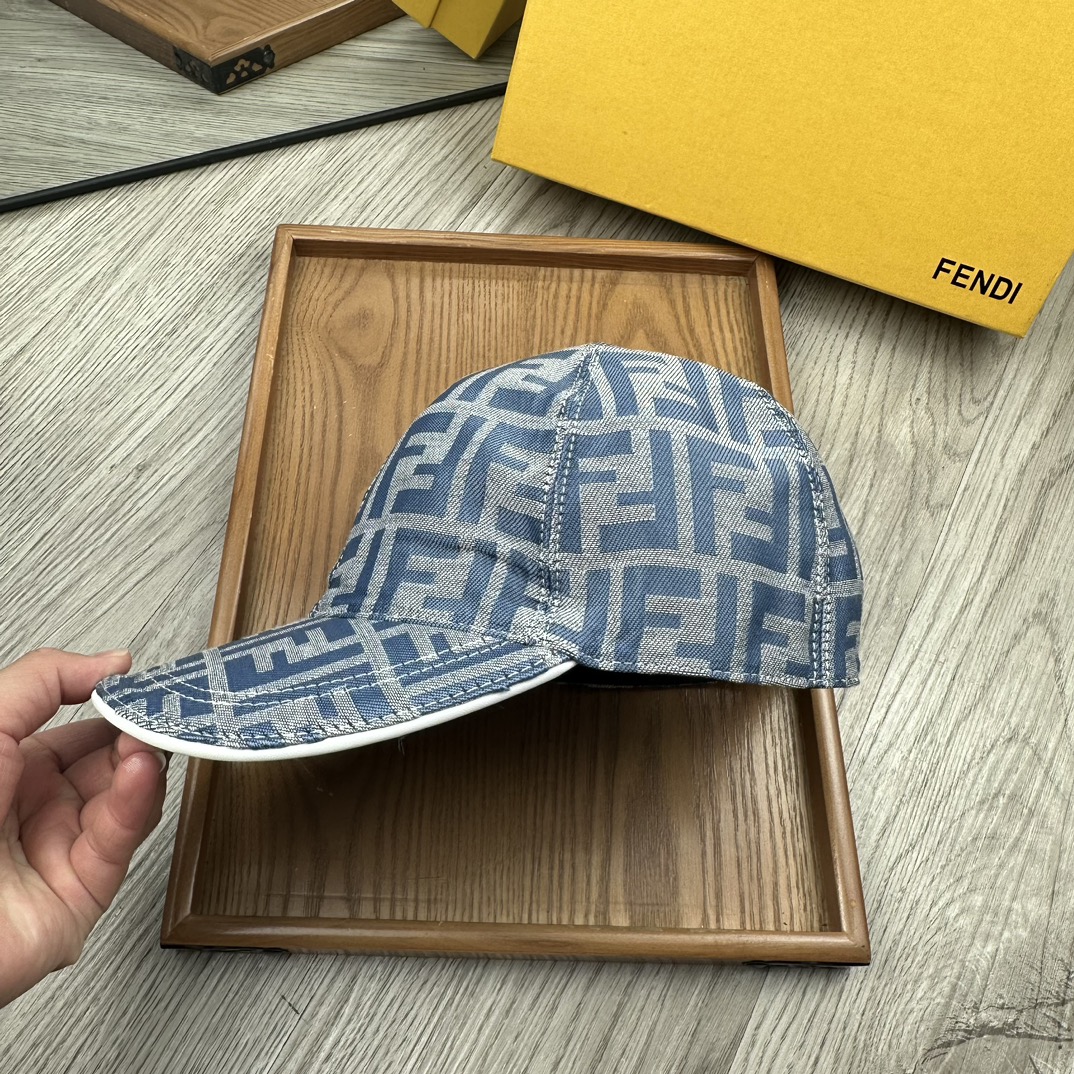 High-End Leather Hats with Oxford Material and Cow Skin Details. - 图片 6