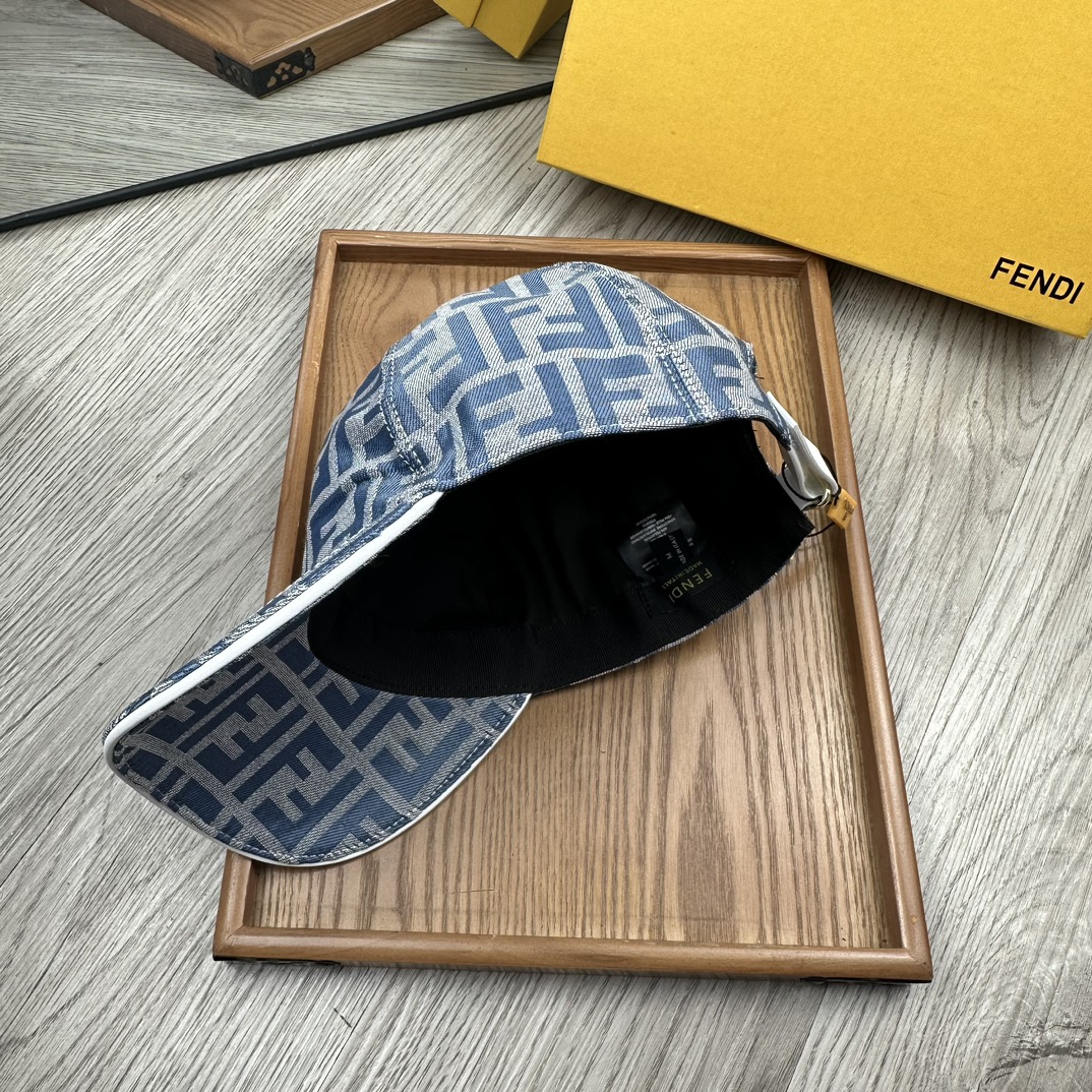 High-End Leather Hats with Oxford Material and Cow Skin Details. - 图片 7