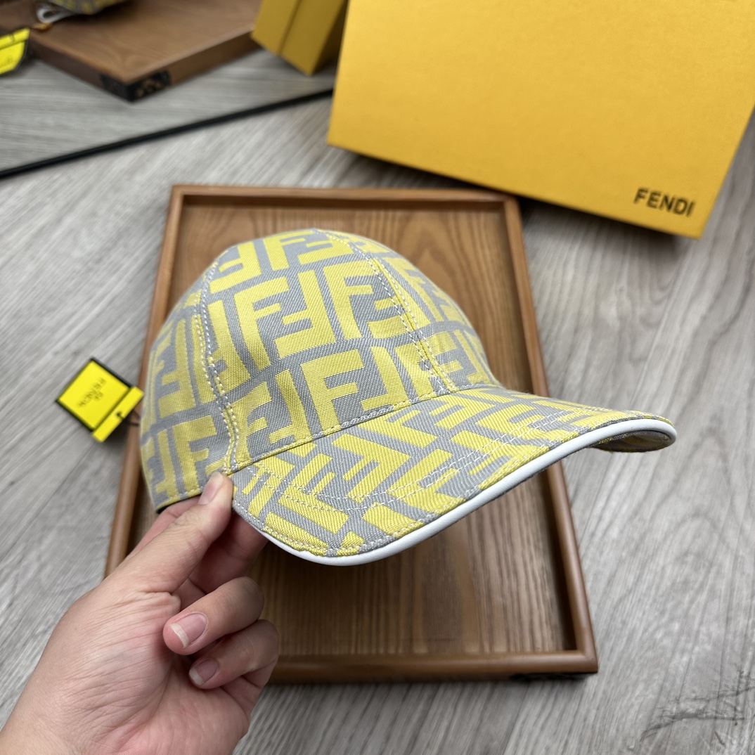 “High-End Fashion Hats: Quality Materials and Attention to Detail” - 图片 4