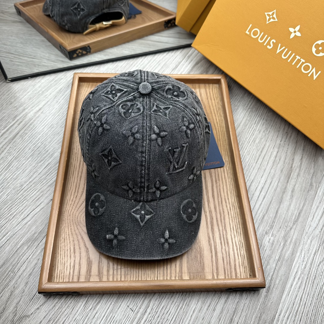 NO:207596,Special offer.L home. Denim jacquard inner lining car webbing new baseball cap. [with dust bag] Details determine quality!  Pure cotton material!  Good breathability!  A must-have item for sun protection in spring!  Atmospheric color!  The style is novel and unique and easy to match with clothes!  Strong practicality and high-end quality!  It’s a good match~ It’s really good to watch!  !  Just wear it casually, it is absolutely magical, age-reducing and fashionable. Hats, straw hats, fisherman hats, baseball hats, hats, louis vuitton, espadrilles, hats19860909特价.L家.牛仔提花内里车边织带新款鸭舌帽.【配防尘袋】细节决定品质！材质纯棉！透气性好！春天挡风,夏天防晒必备单品！颜色大气！款式新颖别致好搭配衣服！实用性强,高端品质！随心搭配～真的敲好看！！随便一戴,妥妥的街拍神奇,减龄又时尚.帽子草帽渔夫帽棒球帽,帽子,louis vuitton,espadrilles,hats,hat