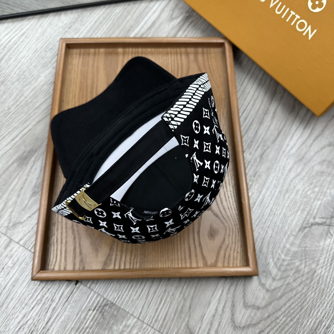 。L家。【配防尘袋】新品棒球帽！材质：纯棉！透气性好！春天挡风，夏天防晒必备单品！颜色大气！款式新颖别致