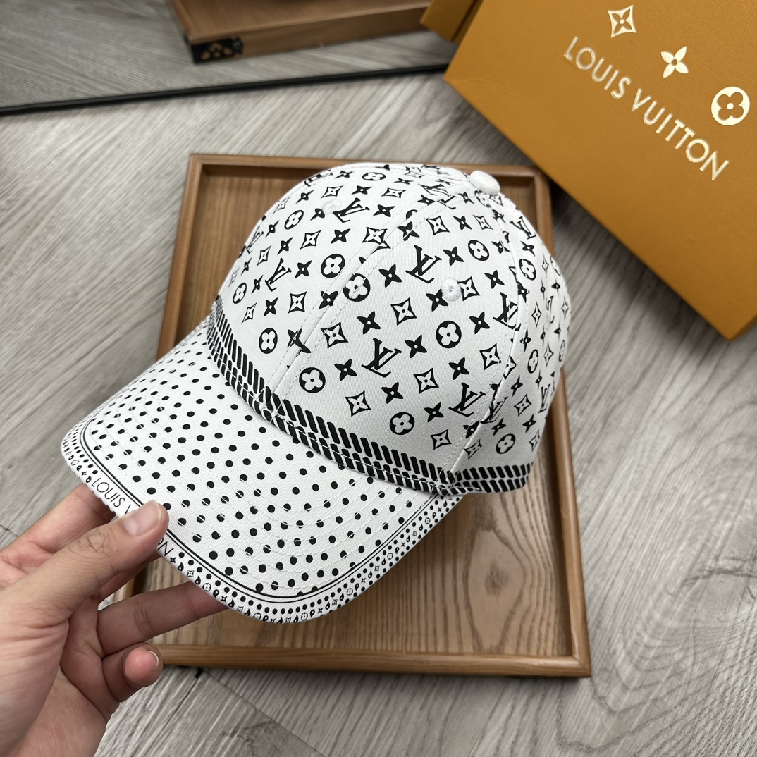 。L家。【配防尘袋】新品棒球帽！材质：纯棉！透气性好！春天挡风，夏天防晒必备单品！颜色大气！款式新颖别致