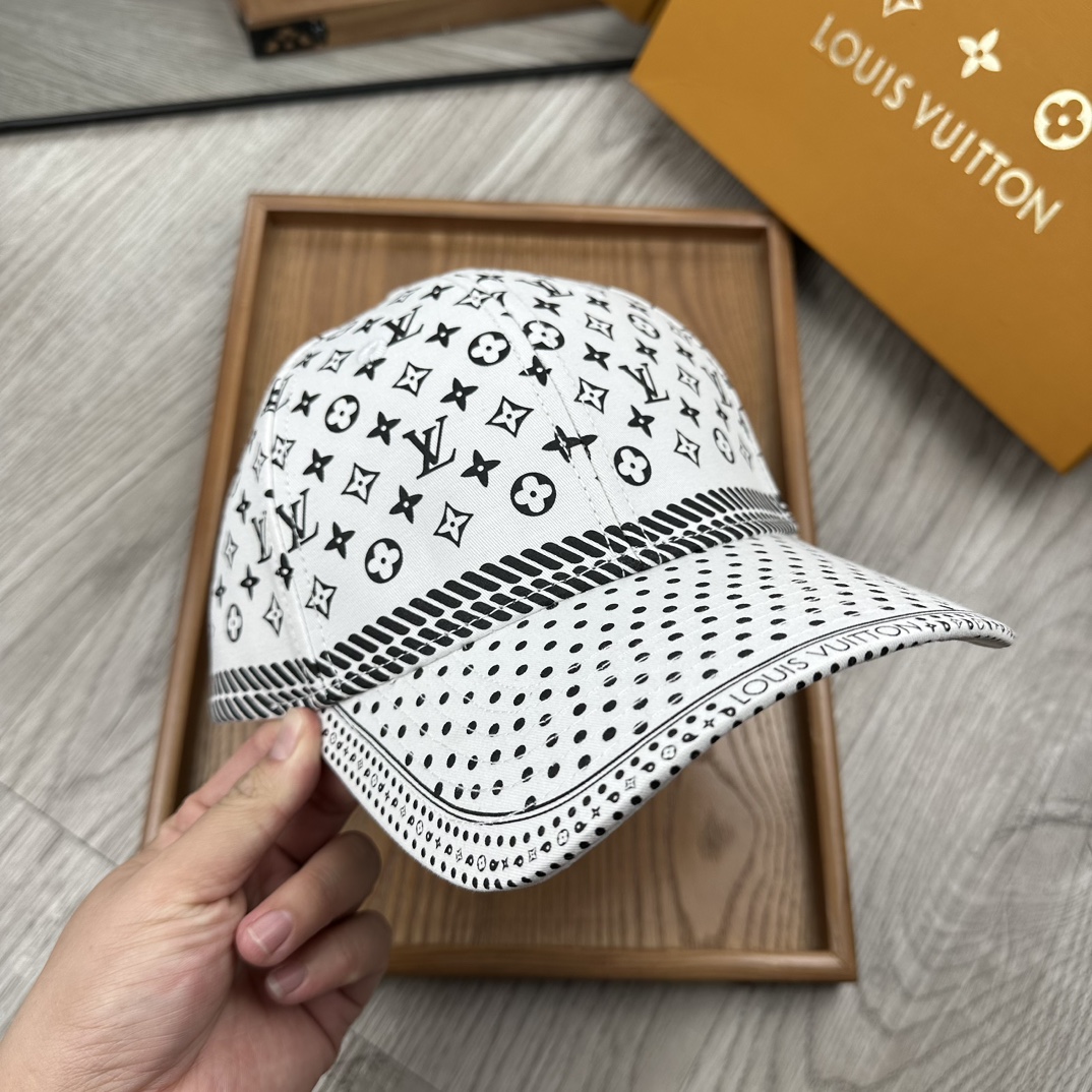 。L家。【配防尘袋】新品棒球帽！材质：纯棉！透气性好！春天挡风，夏天防晒必备单品！颜色大气！款式新颖别致