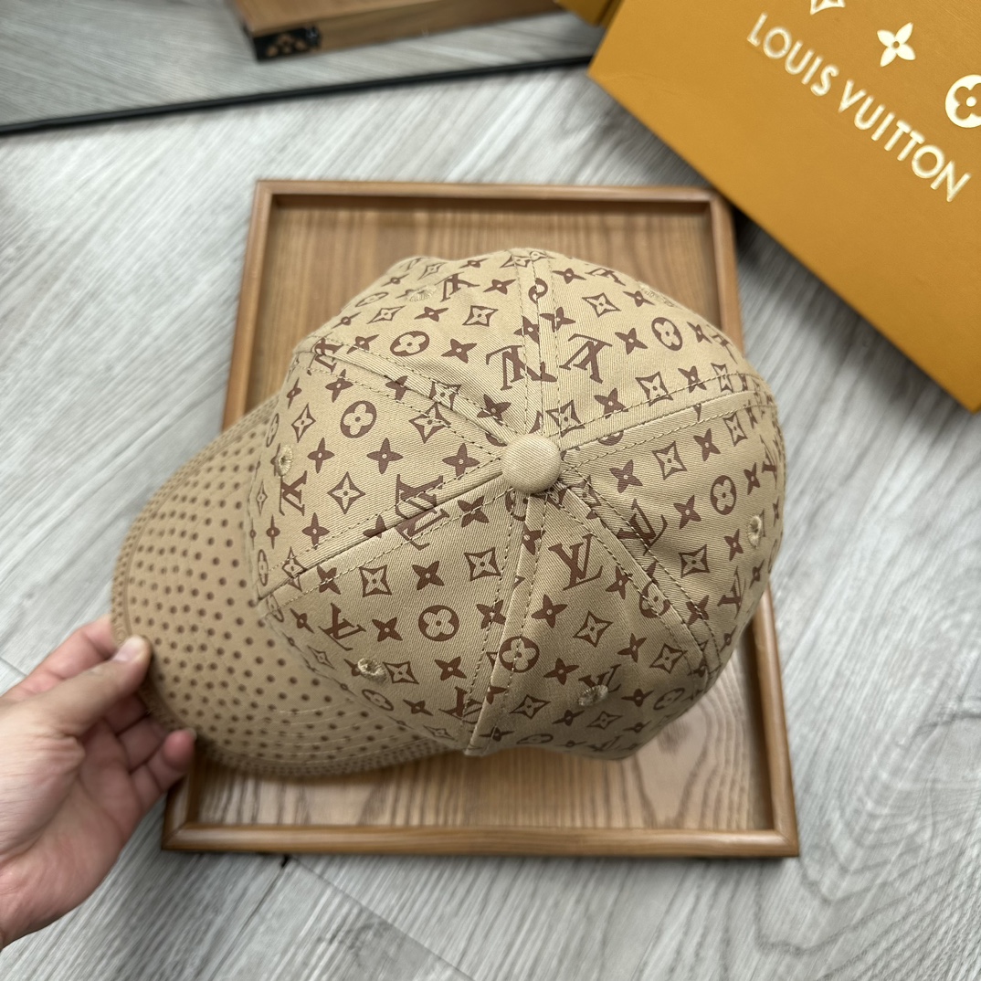 。L家。【配防尘袋】新品棒球帽！材质：纯棉！透气性好！春天挡风，夏天防晒必备单品！颜色大气！款式新颖别致