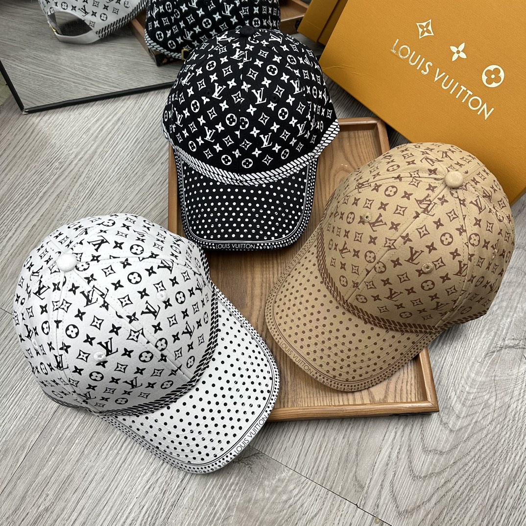 。L家。【配防尘袋】新品棒球帽！材质：纯棉！透气性好！春天挡风，夏天防晒必备单品！颜色大气！款式新颖别致