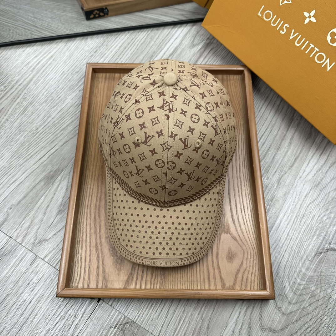 。L家。【配防尘袋】新品棒球帽！材质：纯棉！透气性好！春天挡风，夏天防晒必备单品！颜色大气！款式新颖别致