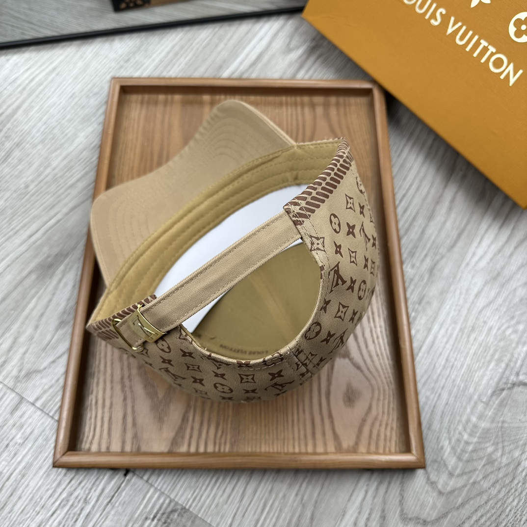 。L家。【配防尘袋】新品棒球帽！材质：纯棉！透气性好！春天挡风，夏天防晒必备单品！颜色大气！款式新颖别致