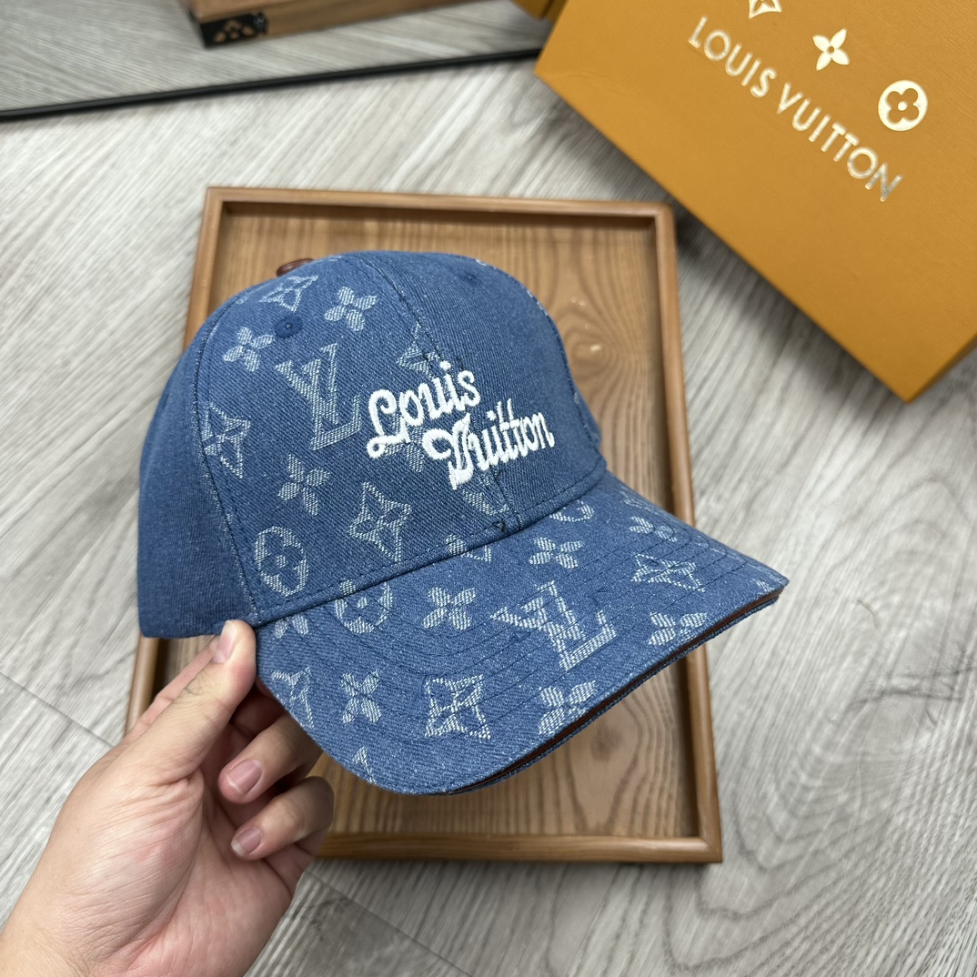 。L家。秋款新品厚版【配防尘袋】新品棒球帽！材质：纯棉！透气性好！春天挡风，夏天防晒必备单品！颜色大气！