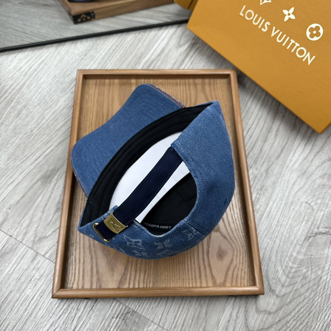 。L家。秋款新品厚版【配防尘袋】新品棒球帽！材质：纯棉！透气性好！春天挡风，夏天防晒必备单品！颜色大气！