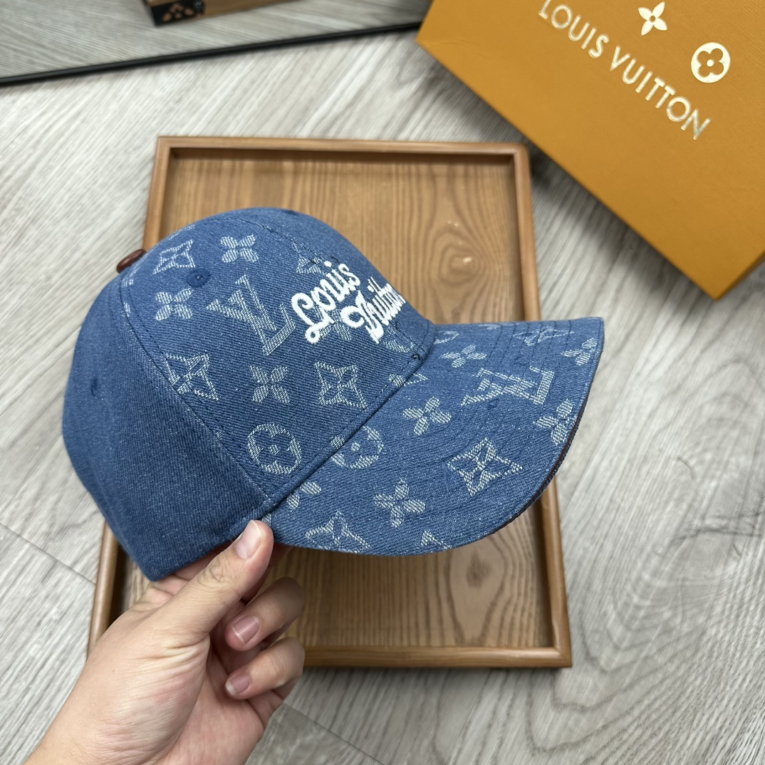 。L家。秋款新品厚版【配防尘袋】新品棒球帽！材质：纯棉！透气性好！春天挡风，夏天防晒必备单品！颜色大气！