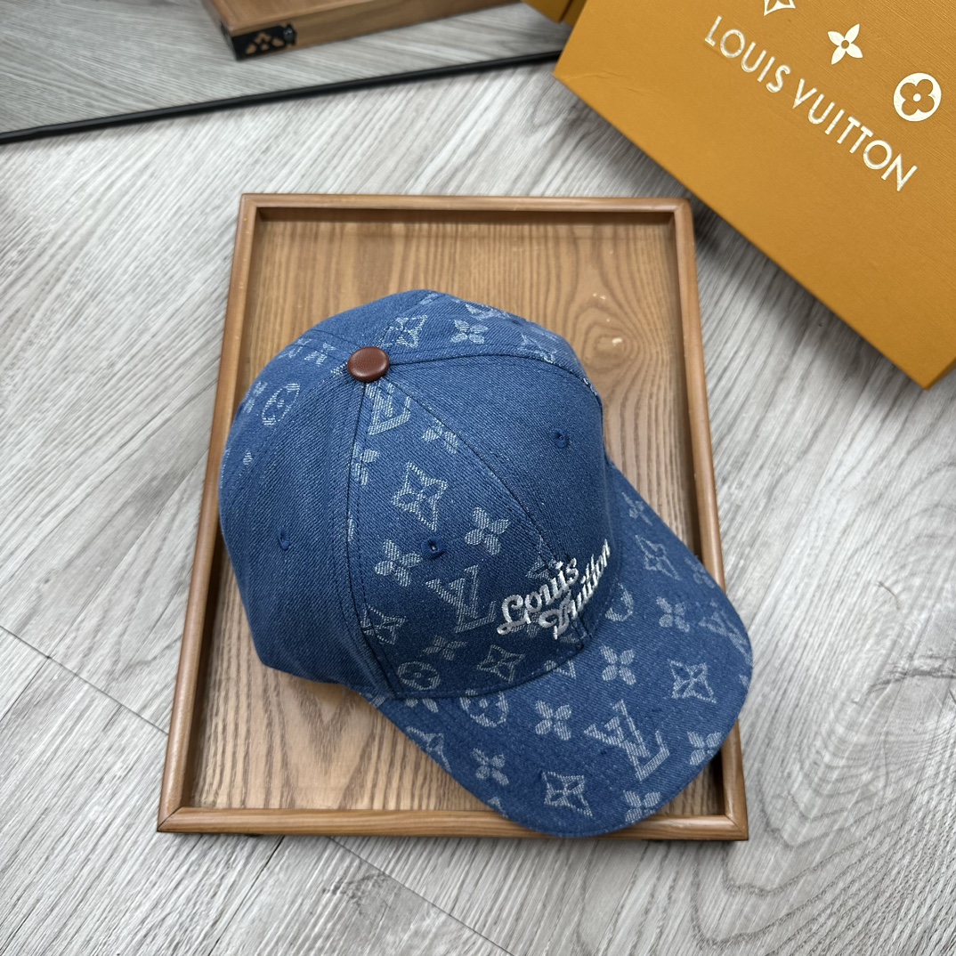 。L家。秋款新品厚版【配防尘袋】新品棒球帽！材质：纯棉！透气性好！春天挡风，夏天防晒必备单品！颜色大气！