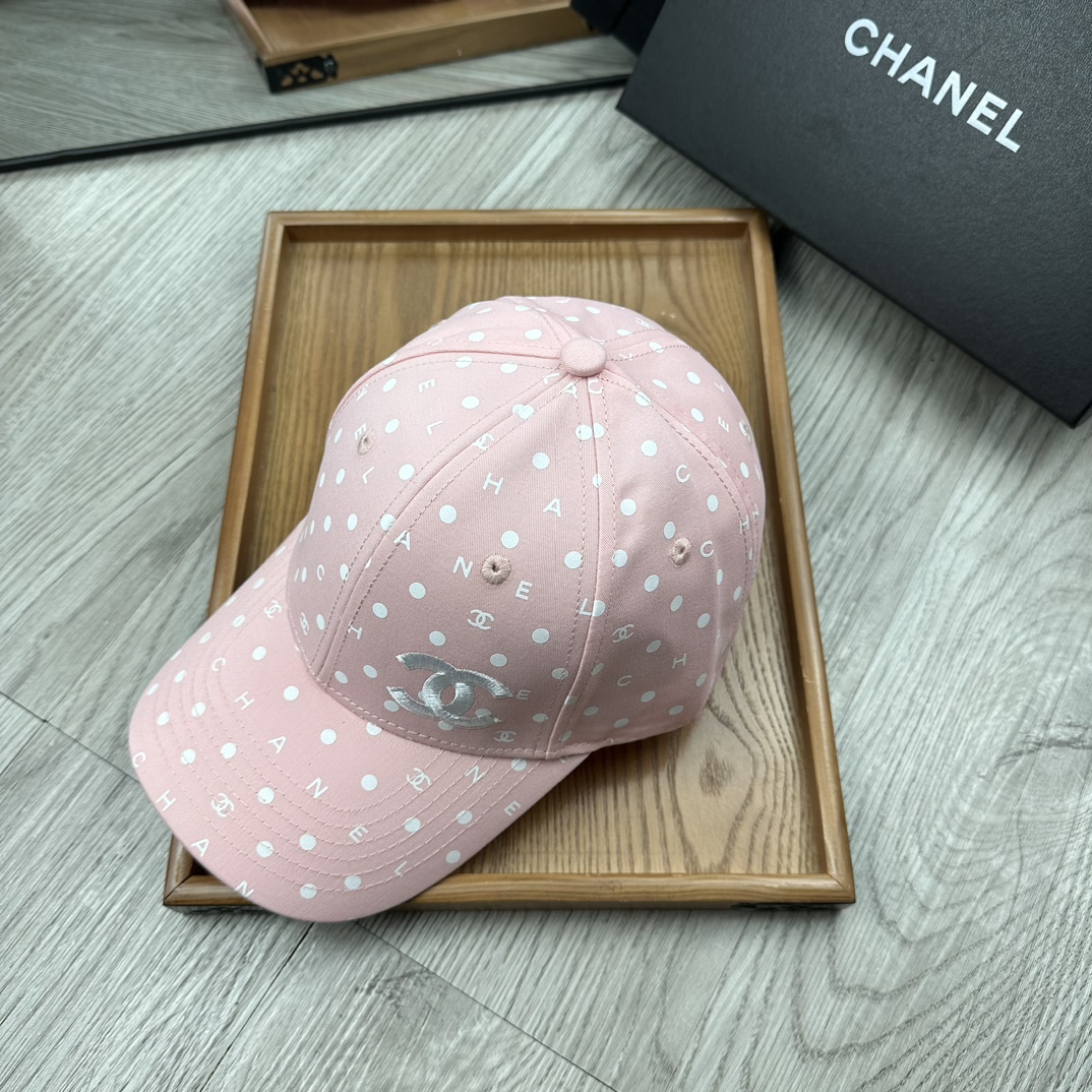 。C家。【配防尘袋】新品棒球帽！材质：纯棉！透气性好！春天挡风，夏天防晒必备单品！颜色大气！款式新颖别致