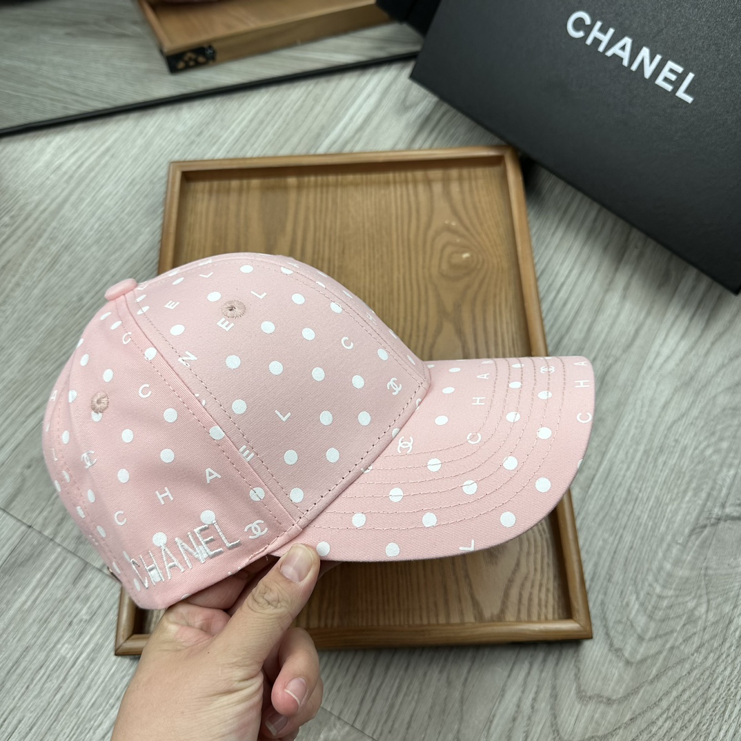 。C家。【配防尘袋】新品棒球帽！材质：纯棉！透气性好！春天挡风，夏天防晒必备单品！颜色大气！款式新颖别致