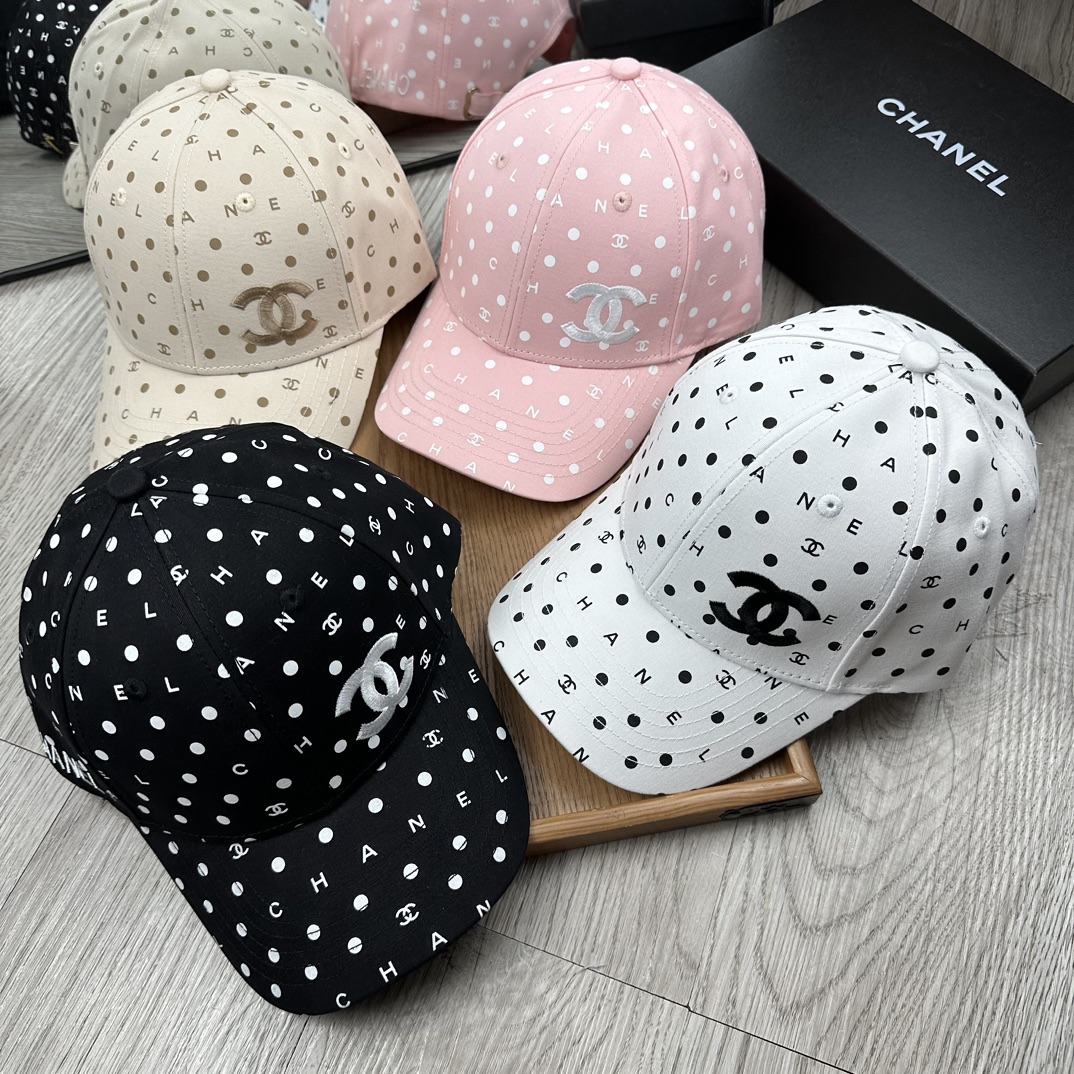 。C家。【配防尘袋】新品棒球帽！材质：纯棉！透气性好！春天挡风，夏天防晒必备单品！颜色大气！款式新颖别致