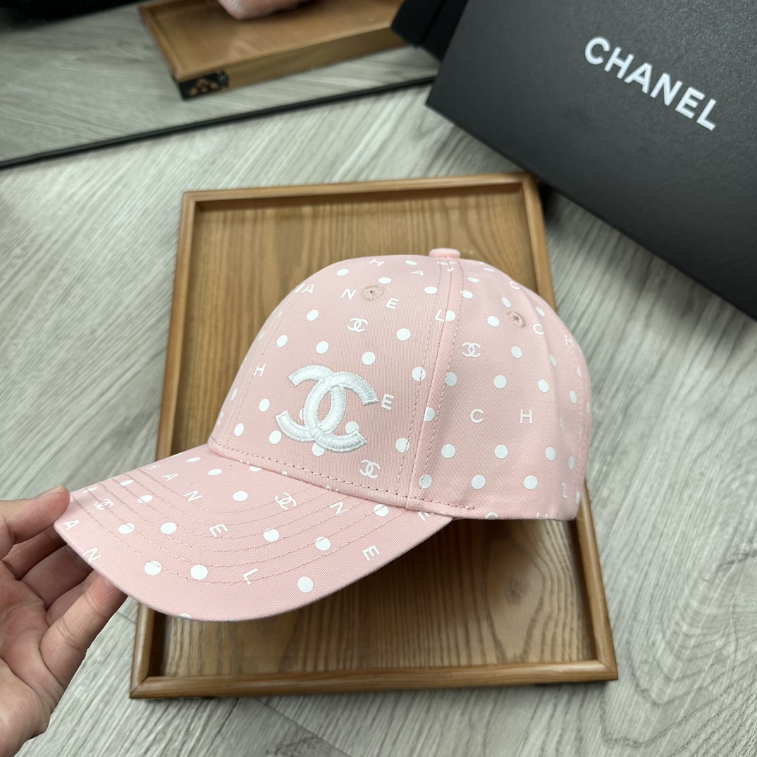 。C家。【配防尘袋】新品棒球帽！材质：纯棉！透气性好！春天挡风，夏天防晒必备单品！颜色大气！款式新颖别致