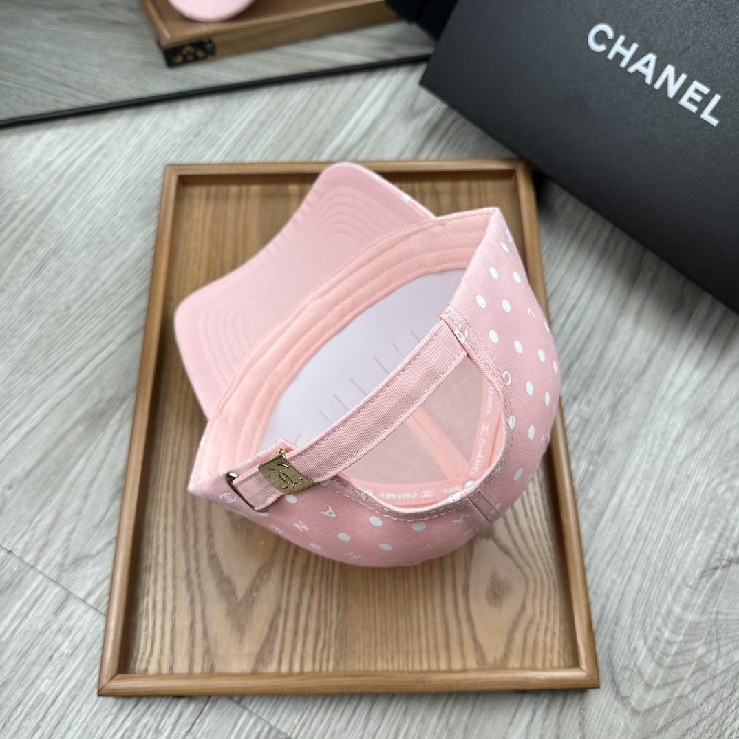 。C家。【配防尘袋】新品棒球帽！材质：纯棉！透气性好！春天挡风，夏天防晒必备单品！颜色大气！款式新颖别致