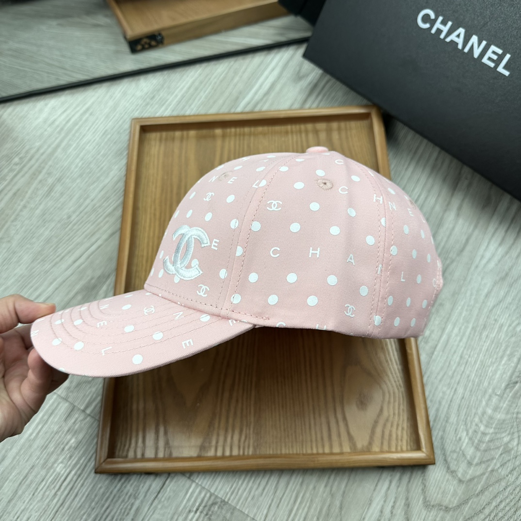 。C家。【配防尘袋】新品棒球帽！材质：纯棉！透气性好！春天挡风，夏天防晒必备单品！颜色大气！款式新颖别致