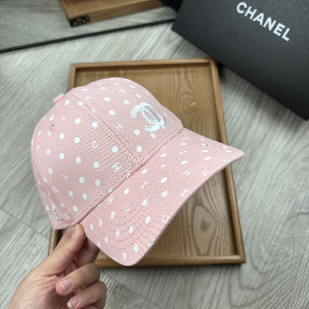 。C家。【配防尘袋】新品棒球帽！材质：纯棉！透气性好！春天挡风，夏天防晒必备单品！颜色大气！款式新颖别致