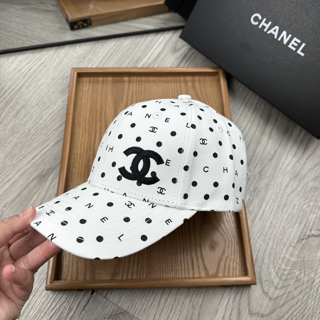 。C家。【配防尘袋】新品棒球帽！材质：纯棉！透气性好！春天挡风，夏天防晒必备单品！颜色大气！款式新颖别致