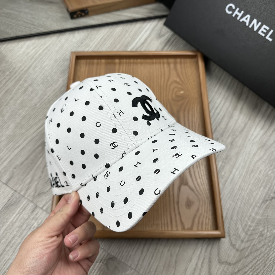 。C家。【配防尘袋】新品棒球帽！材质：纯棉！透气性好！春天挡风，夏天防晒必备单品！颜色大气！款式新颖别致