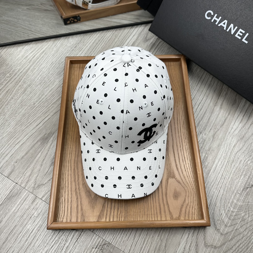 。C家。【配防尘袋】新品棒球帽！材质：纯棉！透气性好！春天挡风，夏天防晒必备单品！颜色大气！款式新颖别致