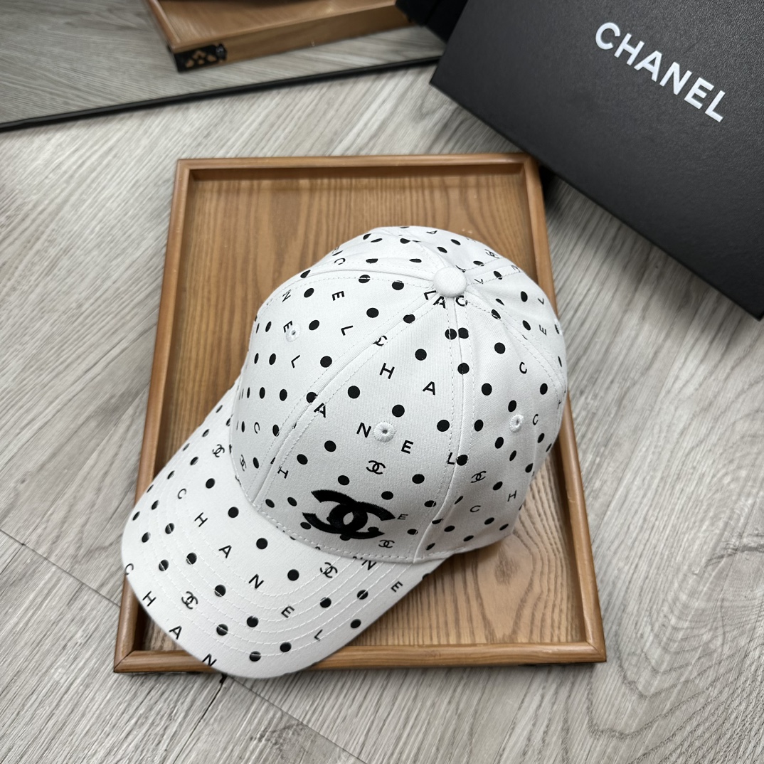 。C家。【配防尘袋】新品棒球帽！材质：纯棉！透气性好！春天挡风，夏天防晒必备单品！颜色大气！款式新颖别致