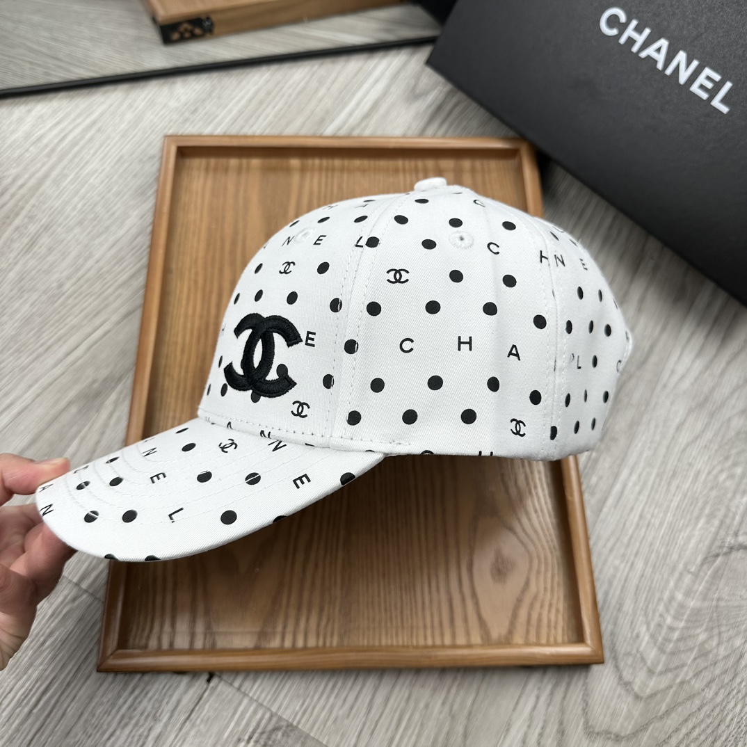 。C家。【配防尘袋】新品棒球帽！材质：纯棉！透气性好！春天挡风，夏天防晒必备单品！颜色大气！款式新颖别致