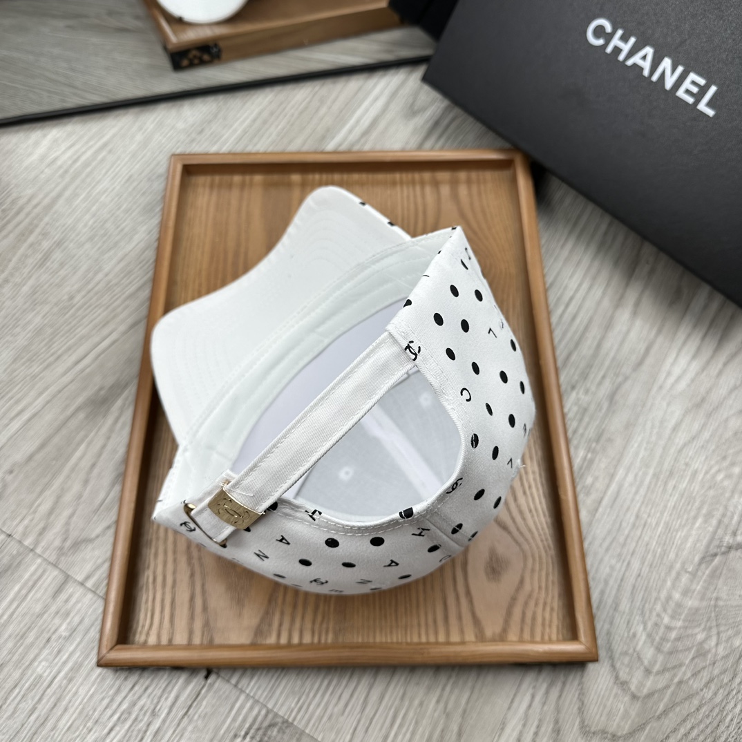 。C家。【配防尘袋】新品棒球帽！材质：纯棉！透气性好！春天挡风，夏天防晒必备单品！颜色大气！款式新颖别致