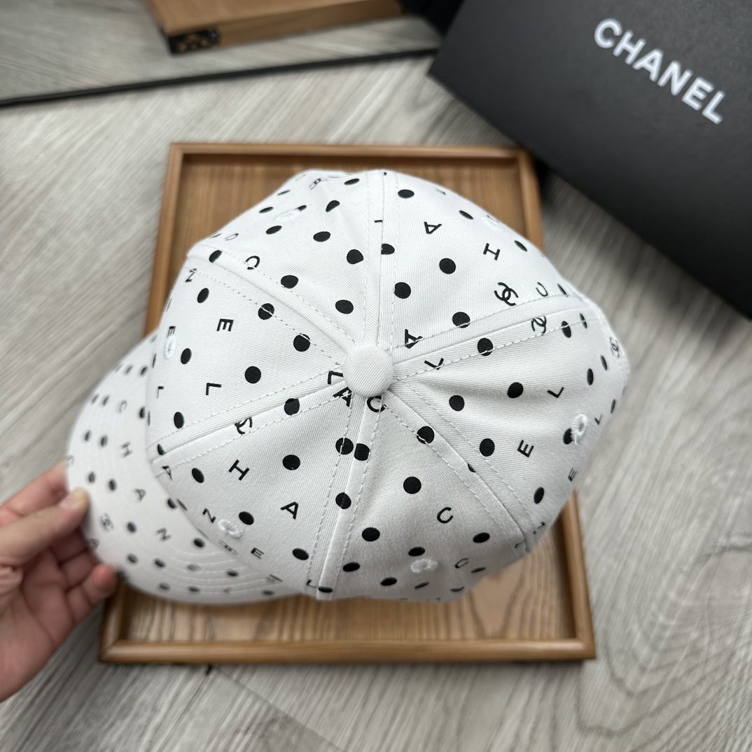 。C家。【配防尘袋】新品棒球帽！材质：纯棉！透气性好！春天挡风，夏天防晒必备单品！颜色大气！款式新颖别致