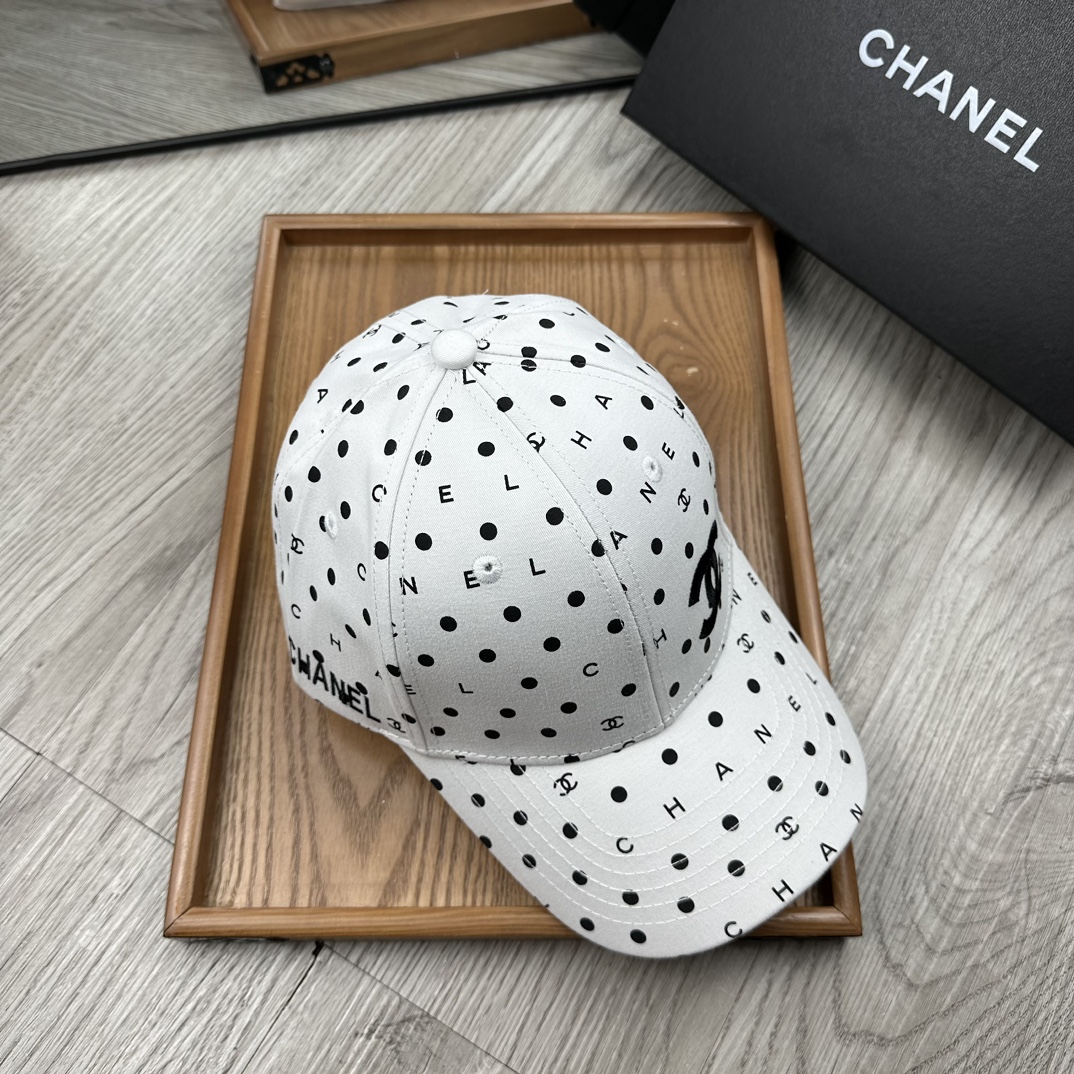 。C家。【配防尘袋】新品棒球帽！材质：纯棉！透气性好！春天挡风，夏天防晒必备单品！颜色大气！款式新颖别致