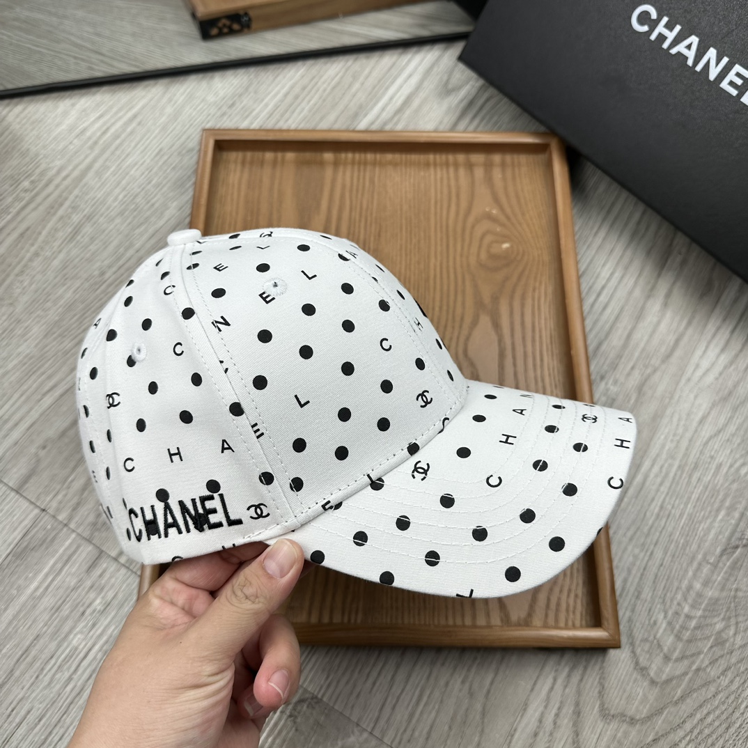 。C家。【配防尘袋】新品棒球帽！材质：纯棉！透气性好！春天挡风，夏天防晒必备单品！颜色大气！款式新颖别致