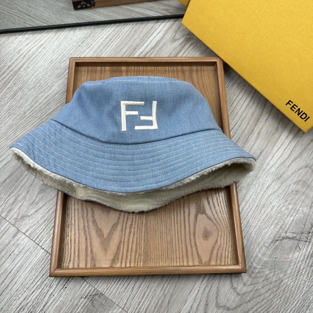 Fendi Sombreros Sombrero de cubo Impresión Universal para hombres y mujeres Colección otoño – invierno