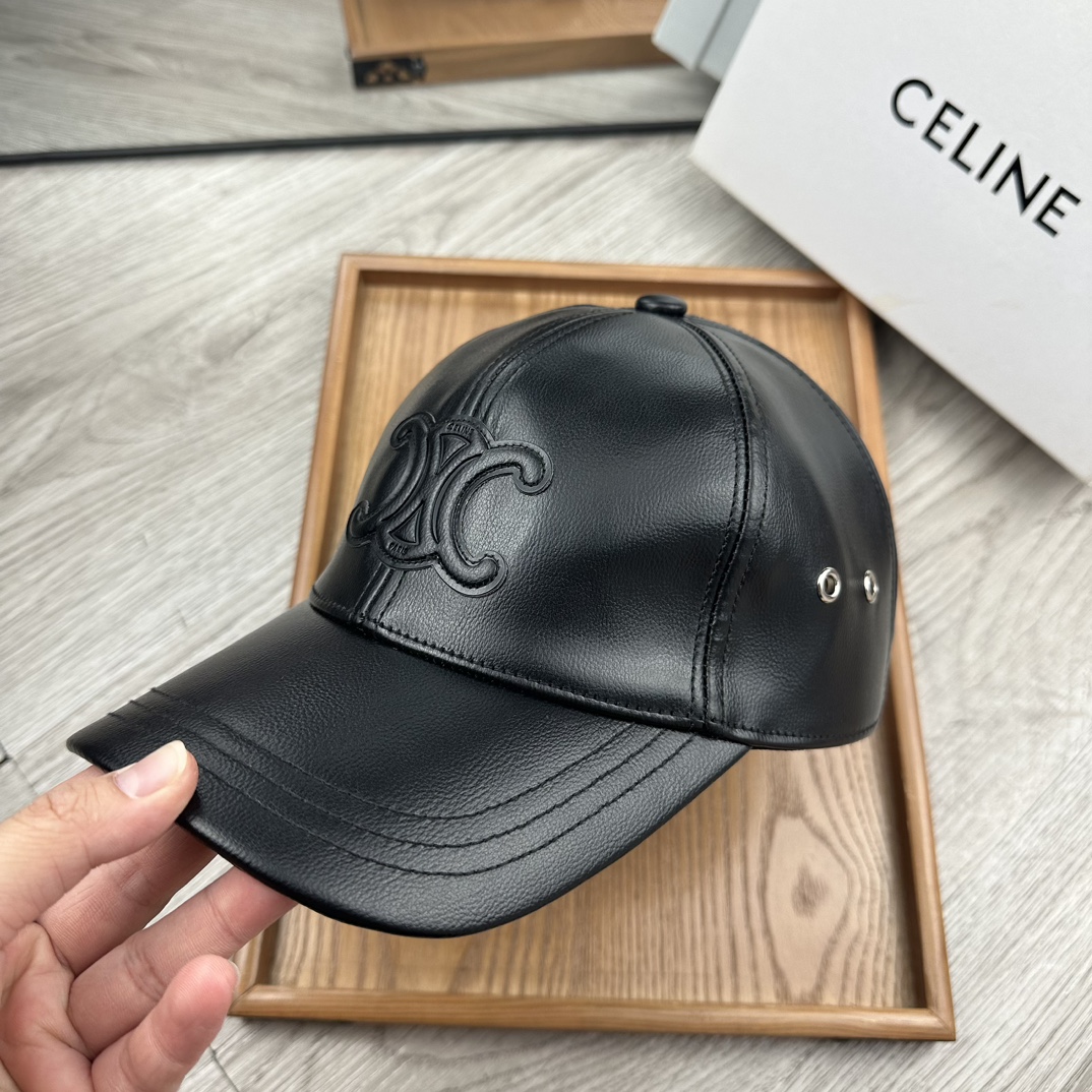 。赛琳。专柜11皮帽子。【配防尘袋】新品棒球帽！材质：Pu➕小羊皮！炸街必备单品！颜色大气！款式新颖别致