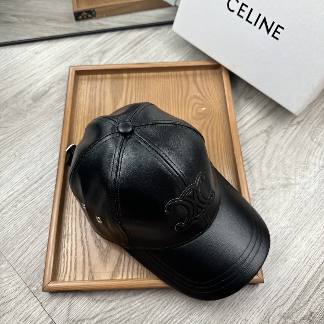 。赛琳。专柜11皮帽子。【配防尘袋】新品棒球帽！材质：Pu➕小羊皮！炸街必备单品！颜色大气！款式新颖别致