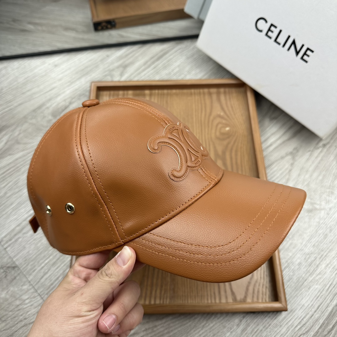 。赛琳。专柜11皮帽子。【配防尘袋】新品棒球帽！材质：Pu➕小羊皮！炸街必备单品！颜色大气！款式新颖别致