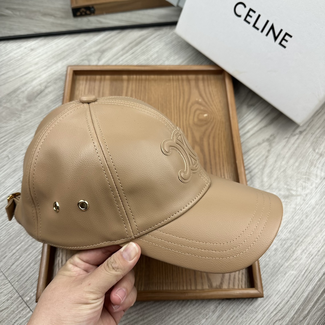 。赛琳。专柜11皮帽子。【配防尘袋】新品棒球帽！材质：Pu➕小羊皮！炸街必备单品！颜色大气！款式新颖别致