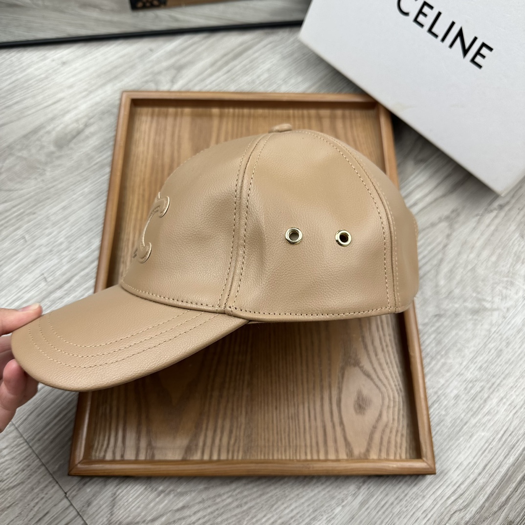 。赛琳。专柜11皮帽子。【配防尘袋】新品棒球帽！材质：Pu➕小羊皮！炸街必备单品！颜色大气！款式新颖别致