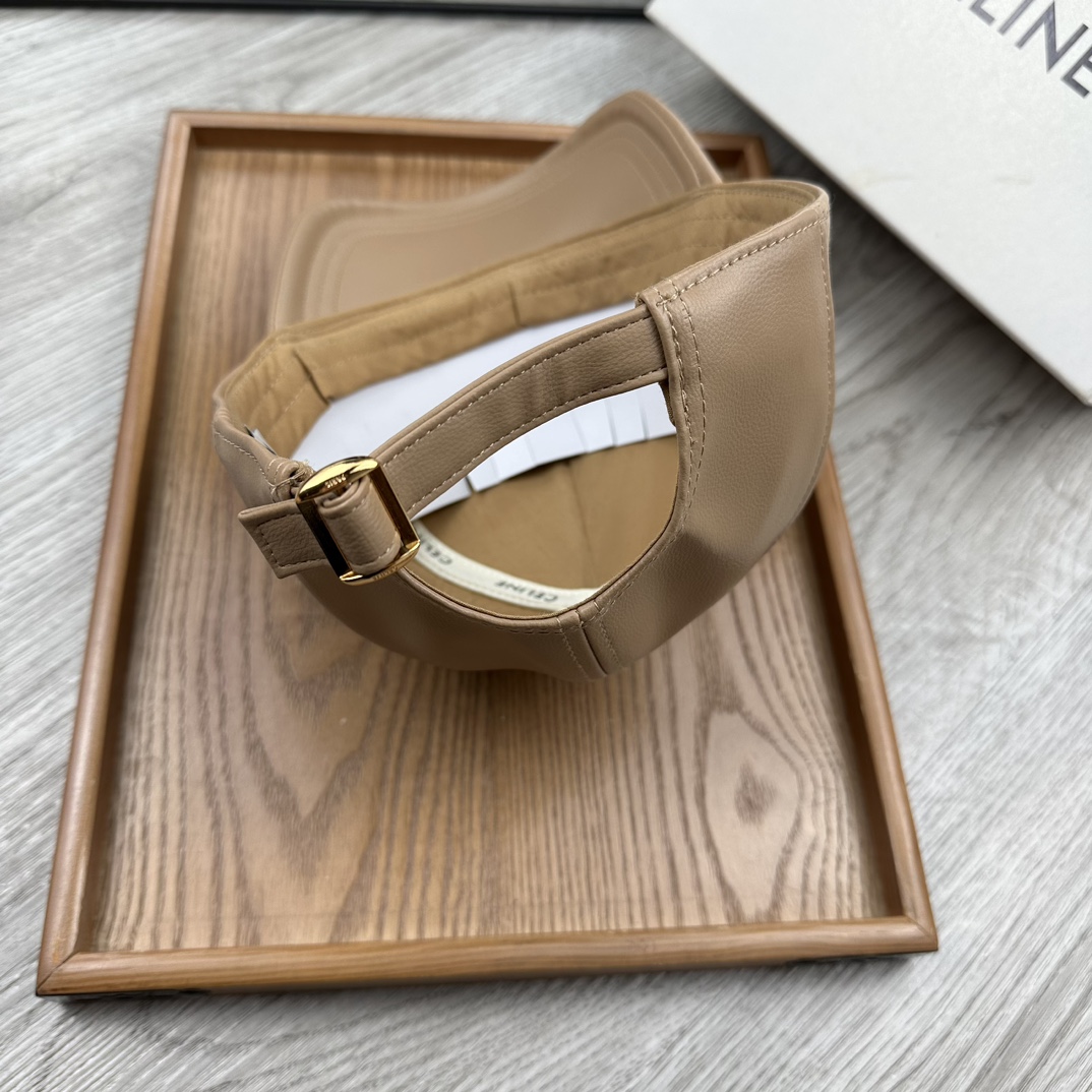 。赛琳。专柜11皮帽子。【配防尘袋】新品棒球帽！材质：Pu➕小羊皮！炸街必备单品！颜色大气！款式新颖别致