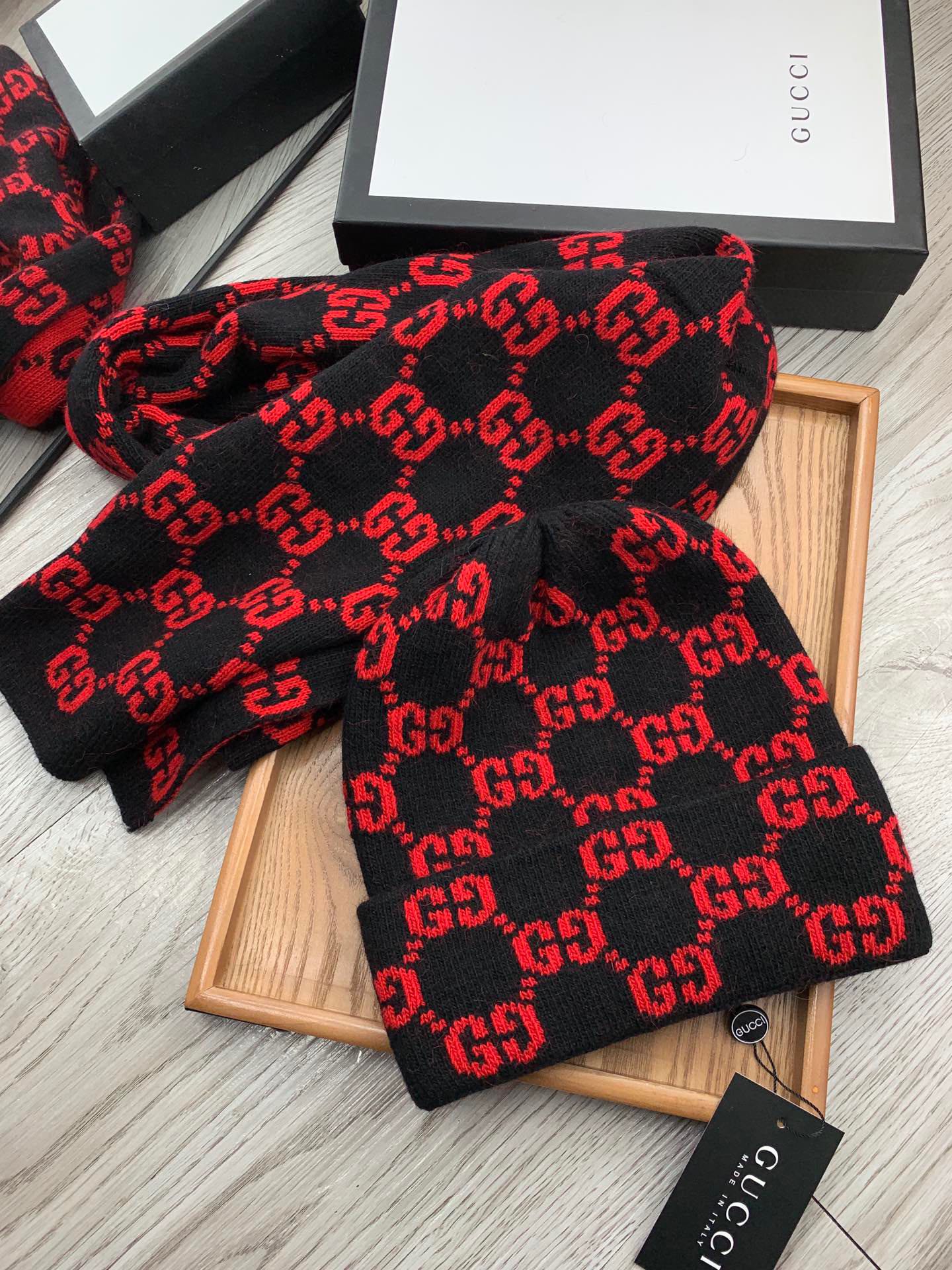 🌹。G家。 【羊毛套装帽子】经典套装帽子！帽子➕围巾！暖暖哒超级舒服～冬日小姐姐减龄神器哦～这个冬天你就差这么一套套装帽