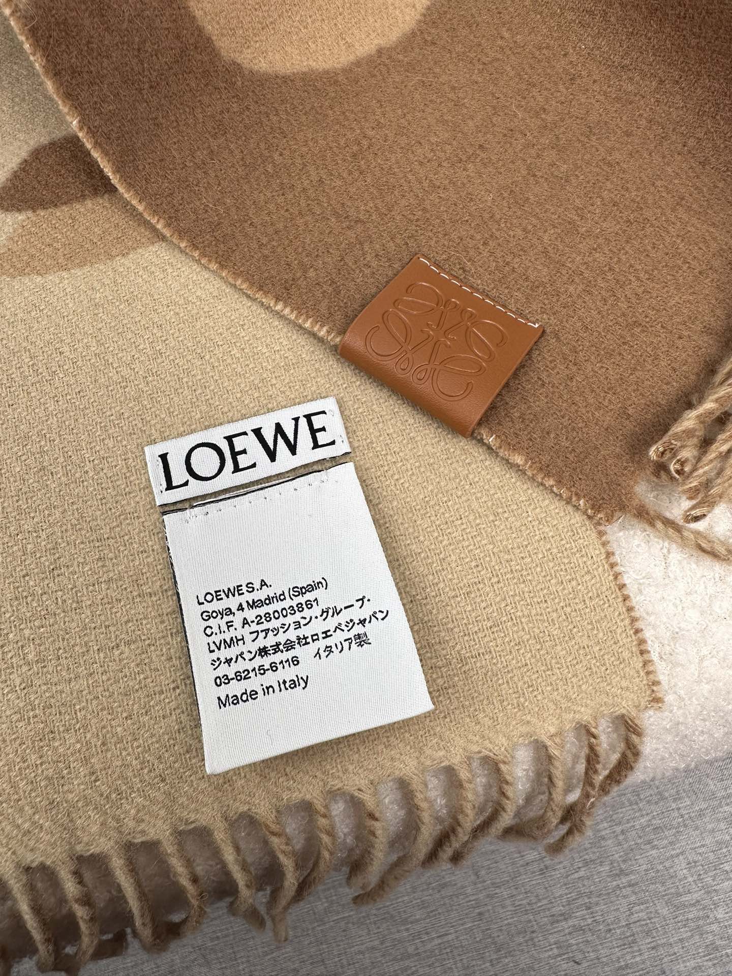 loewe高版超厚实！大克重！今年新款️️火爆上市LOEWE罗意威双面羊毛围巾手感极佳三色可选原版工艺专