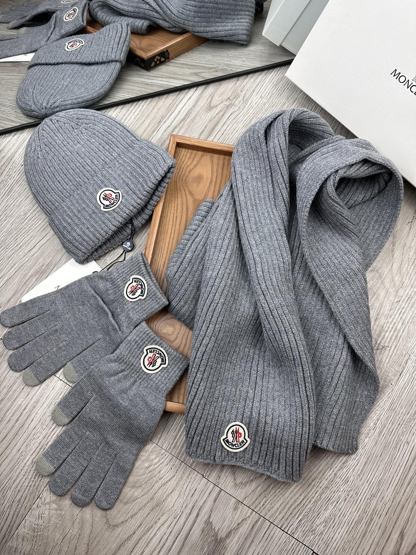Scarf ➕ Hat ➕ Gloves: Three piece set - Comprehensive 3