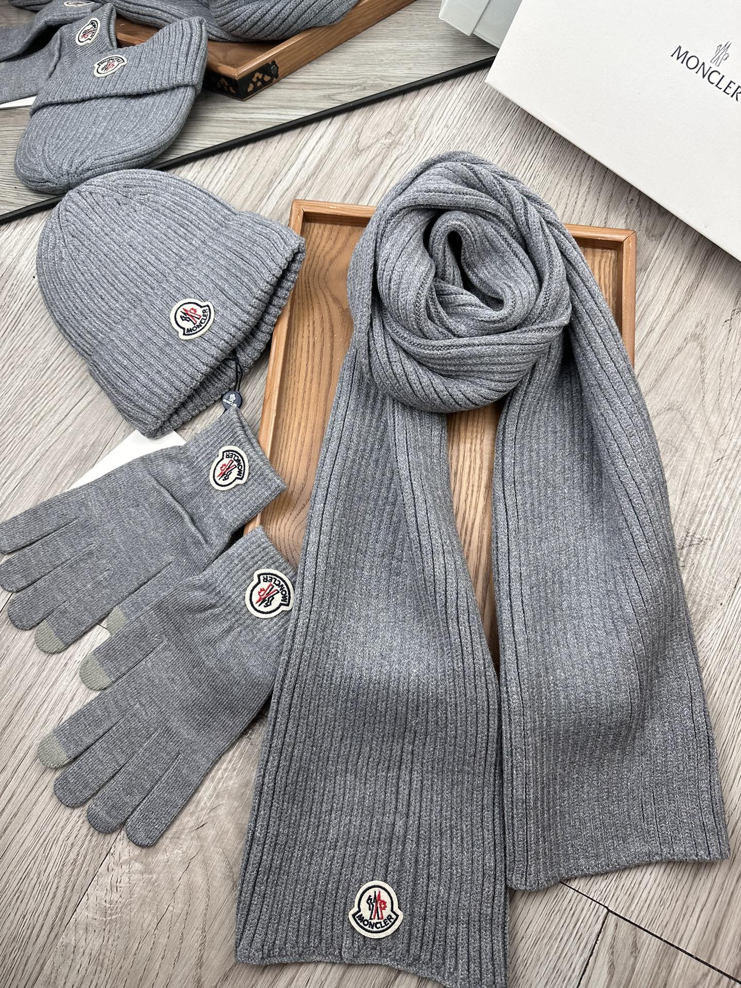 Scarf ➕ Hat ➕ Gloves: Three piece set - Comprehensive 4