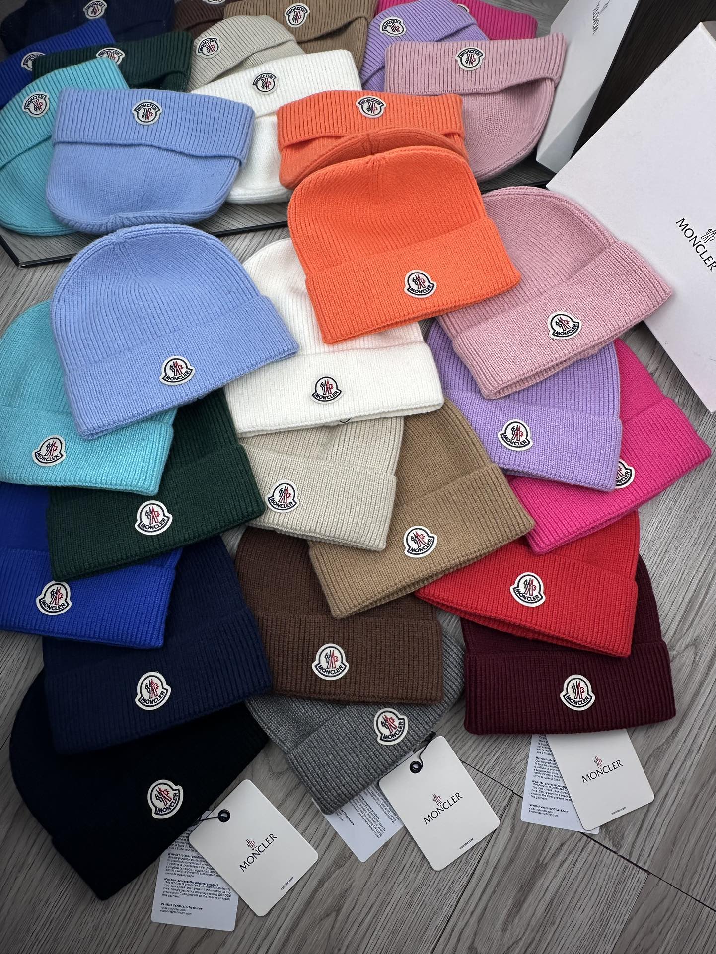 。蒙口。福利特惠！！【细毛线针织单帽】新款上架，特别实惠的一个系列帽子，面料：细毛线。密度紧致！毛线针织