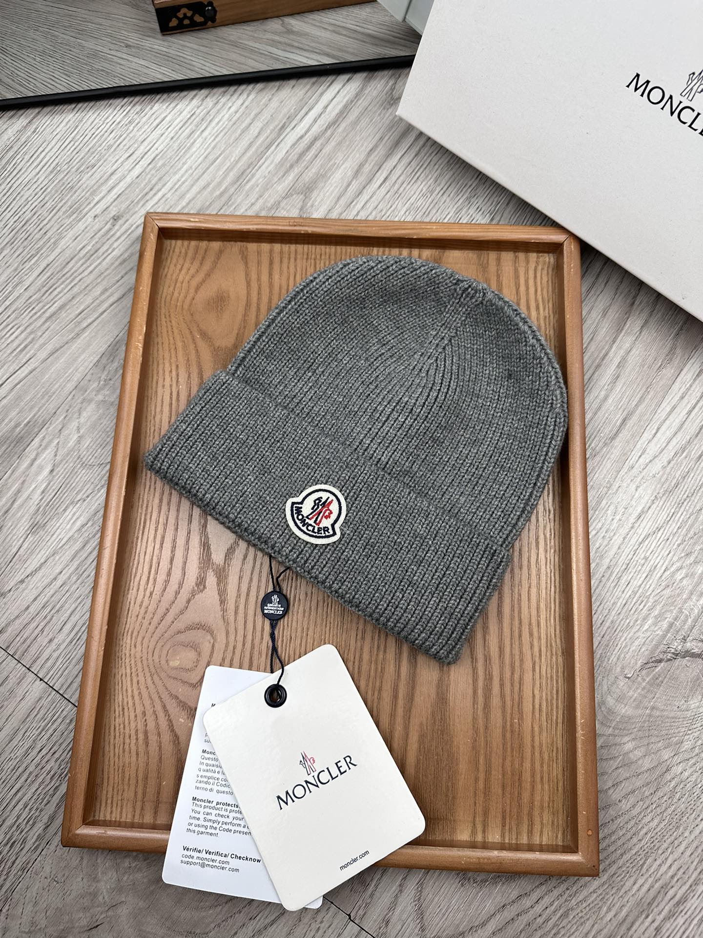 。蒙口。福利特惠！！【细毛线针织单帽】新款上架，特别实惠的一个系列帽子，面料：细毛线。密度紧致！毛线针织