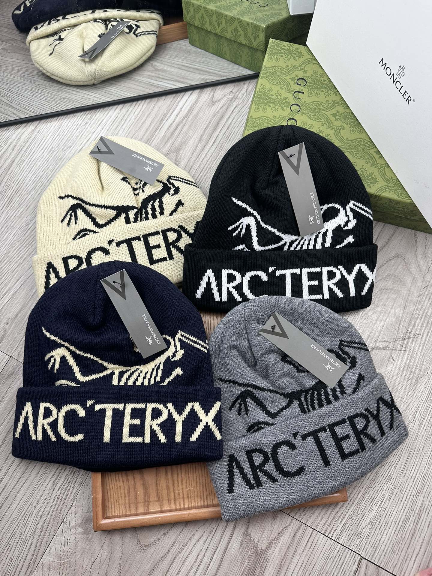 NO:212378,Special offer. Archaeopteryx. Welfare deal!  !  [Fine wool knit single hat] The new model is on the shelves, a series of hats with fine wool fabric. The density is tight!  The wool knitted fabric feels comfortable and breathable!  The style is novel and unique!  A must-have item on the street, age-reducing and fashionable, very generous!  The hat looks very good!  And the price is very beautiful!  It is a very good item to give to others for your own use!  !  Complete trademark tags!  !  There are many styles and colors!  Hat Fisherman Hat Baseball Hat Knitted Hats, Hats Arc'teryx, espadrilles, hats19860909特价.始祖鸟.福利特惠！！【细毛线针织单帽】新款上架,特别实惠的一个系列帽子,面料细毛线.密度紧致！毛线针织面料手感舒适透气性好！款式新颖别致！出街必备单品,减龄又时尚,非常大方！帽型特别好看！而且价格非常美丽！送人自用都是非常不错的一款单品哦！！商标吊牌齐全！！款式多多,颜色多多！帽子渔夫帽棒球帽针织帽,帽子arc'teryx,espadrilles,hats,hat